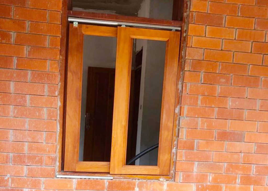 wooden-window-fitting
