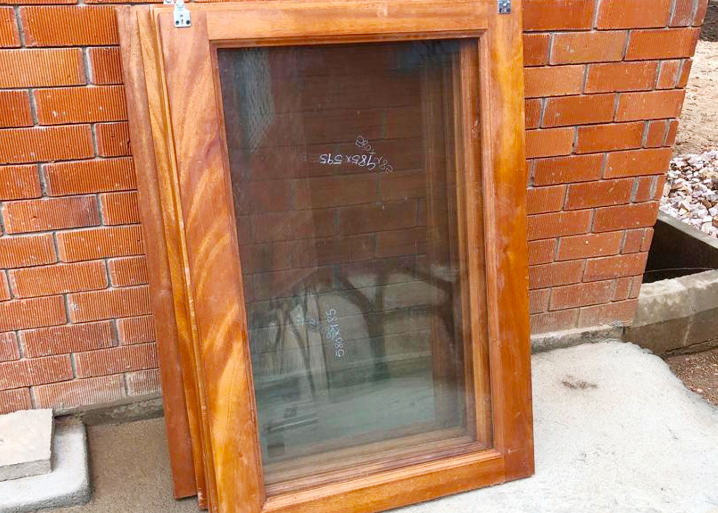 wooden-window-fitting